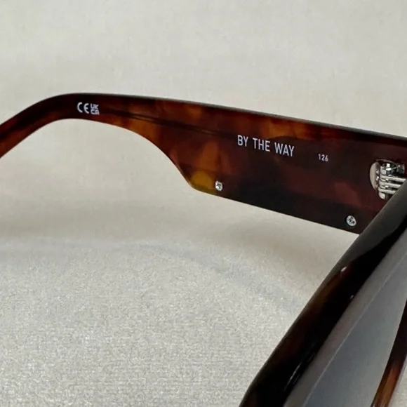 Quay ‘ BY THE WAY’ new  sunglasses - Picture 11 of 11